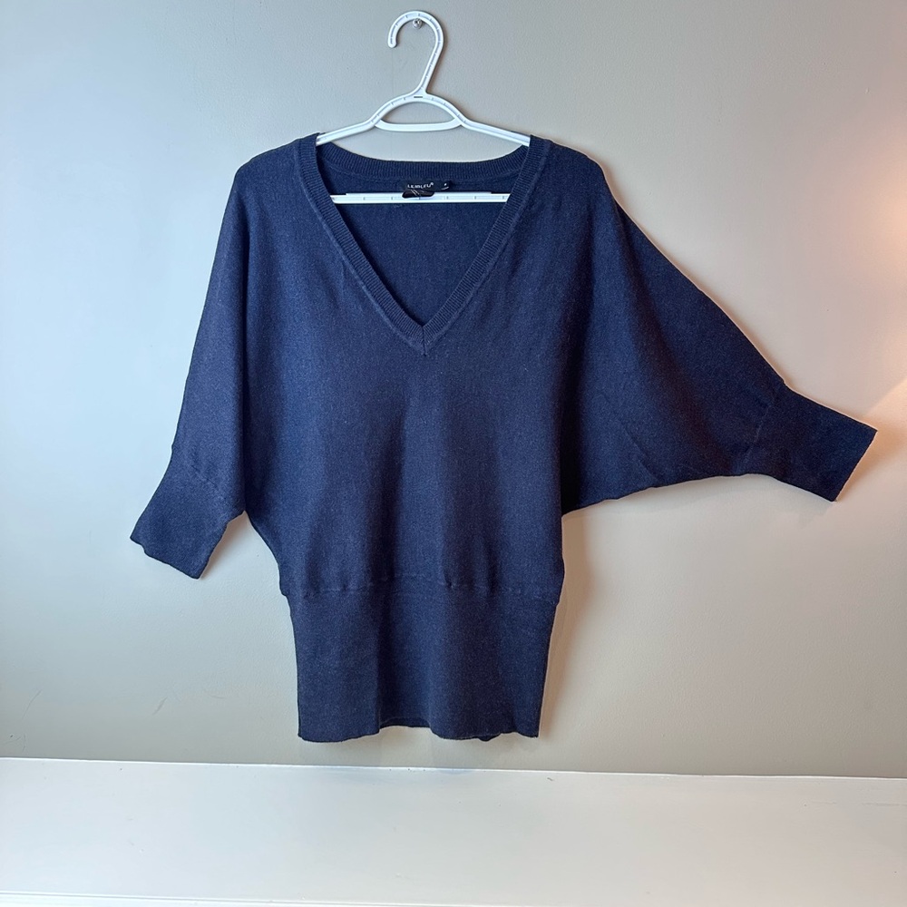 NWOT Lilibeu black v-neck 3/4 sleeve sweater medium